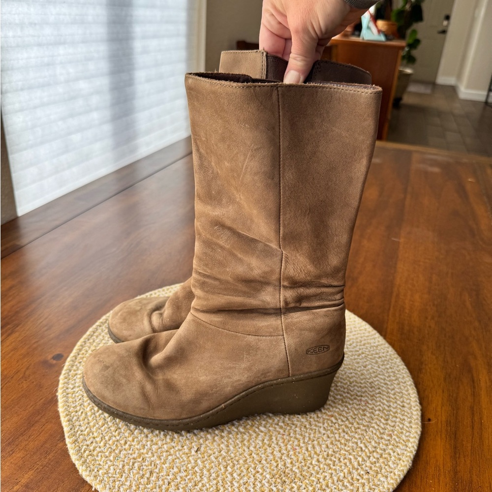 LAST CHANCE Keen Women’s Akita Pull On Wedge Boots